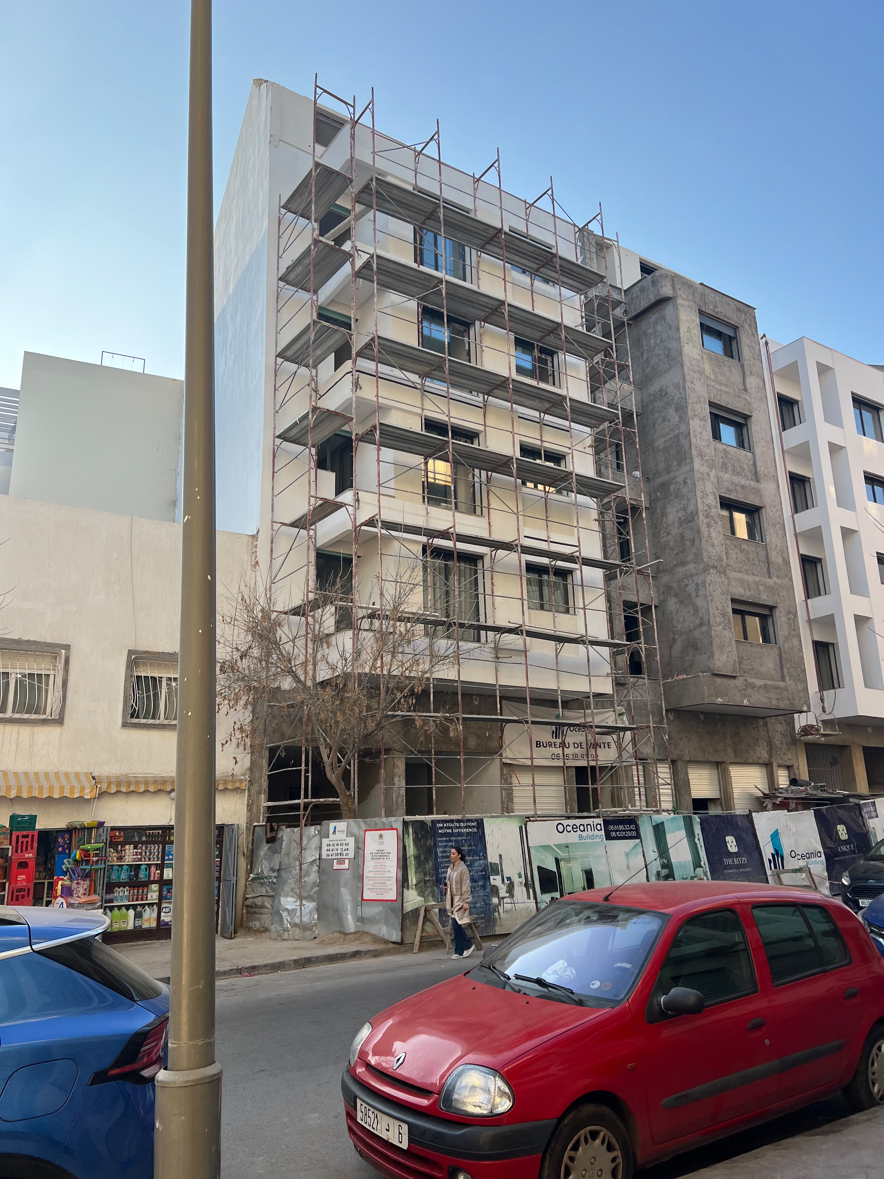 Immeuble résidentiel R+5 mortier acrylique ivoire chaud — Casablanca Maarif